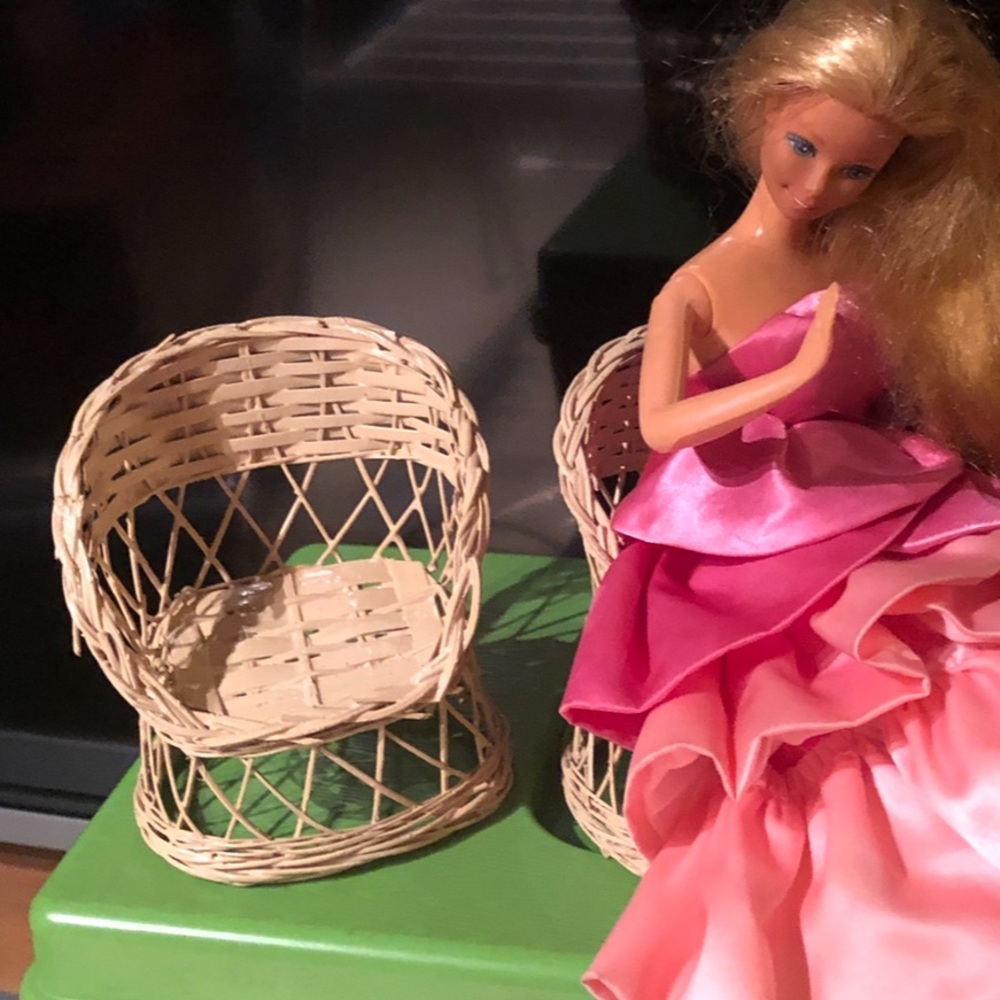 🛑SALE $5.00🛑 Toy wicker chair set - Barbie type doll furniture
